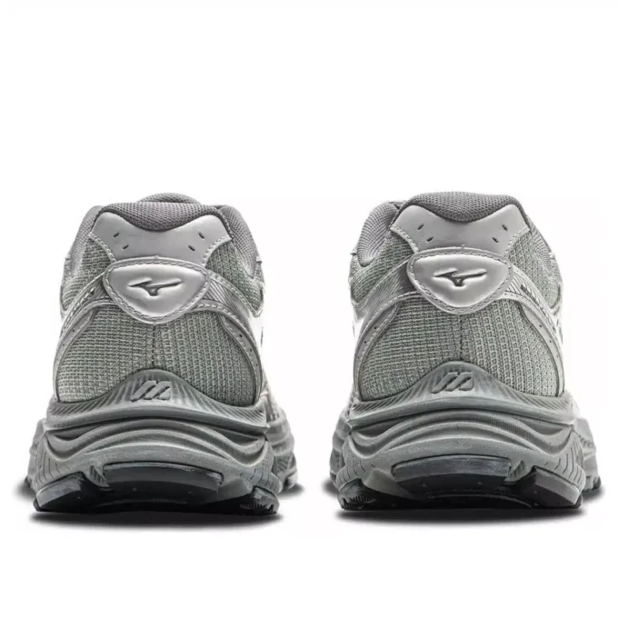 MIZUNO Racer S “Zilvergrijs”