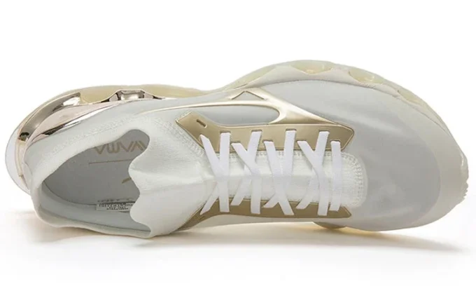 Mizuno x Sorayama Wave Prophecy “Wit Grijs Goud”